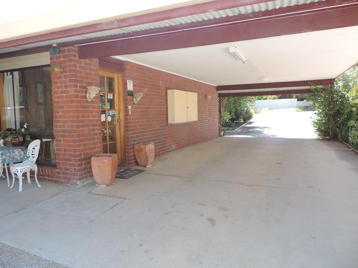 Tooleybuc Country Roads Motor Inn Экстерьер фото